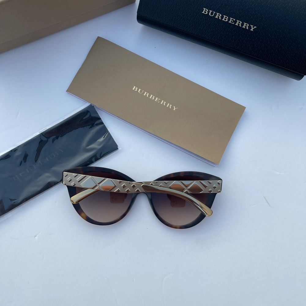 Burberry luxotica sunglasses - Picture 3 of 5